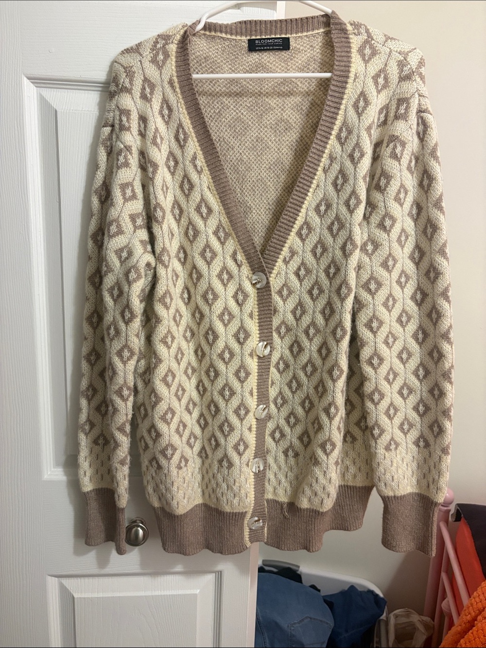 BloomChic Cream & Taupe Diamond-Pattern V-Neck Cardigan